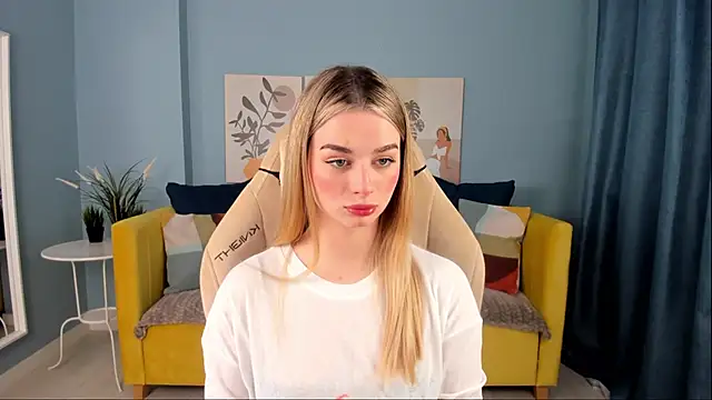 SweetyLicky online show from November 3, 2025, 4:08 pm