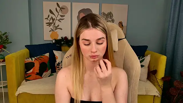 SweetyLicky online show from December 18, 2025, 4:13 pm