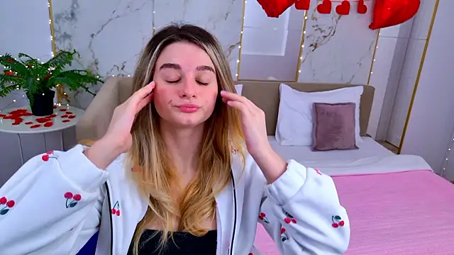 SweetyLicky online show from February 13, 2026, 4:03 pm