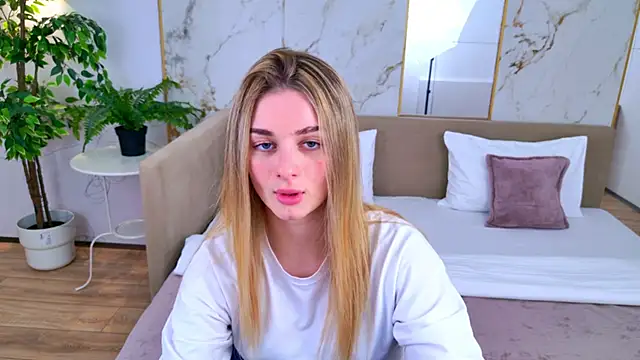 SweetyLicky online show from March 10, 2026, 4:01 pm