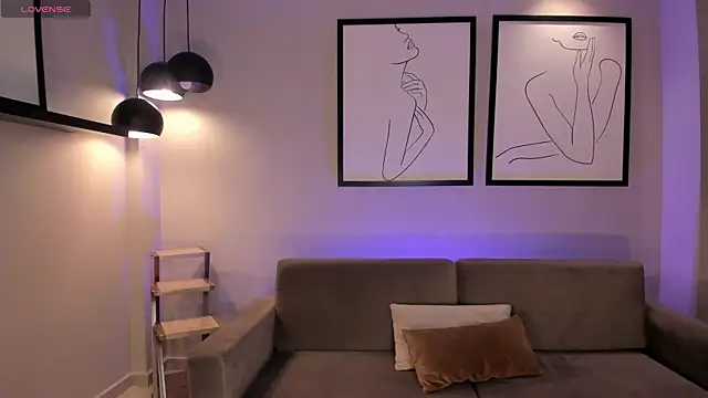 MiaLaurence online show from October 8, 2025, 7:22 pm