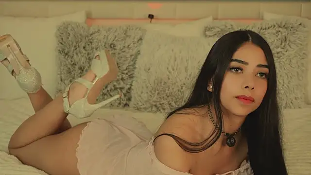 MikaelaJayy online show from April 19, 2026, 2:44 am