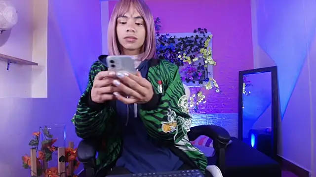 Katy bratz  online show from October 6, 2025, 12:52 am