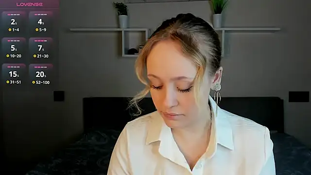 Julliakoill online show from November 29, 2025, 7:33 am