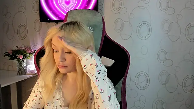 Julliakoill online show from February 13, 2026, 11:06 am