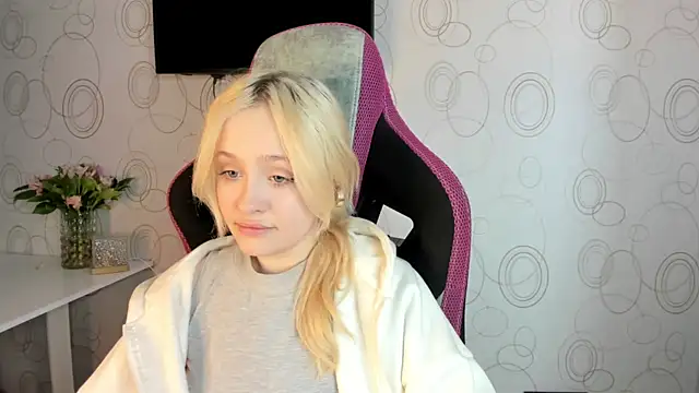 Julliakoill online show from February 15, 2026, 10:36 am