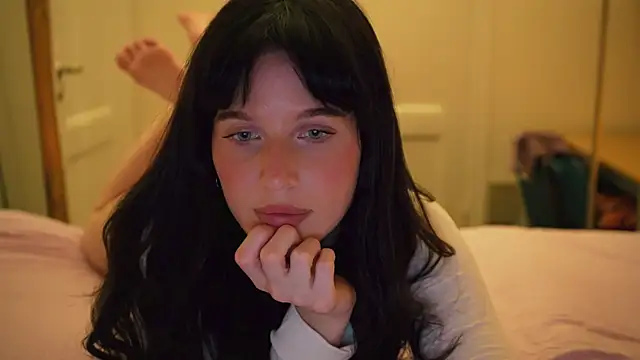 Snapshot of ellaa91 chatting on November 19, 2025, 4:07 pm ellaa91 online show from November 19, 2025, 4:07 pm