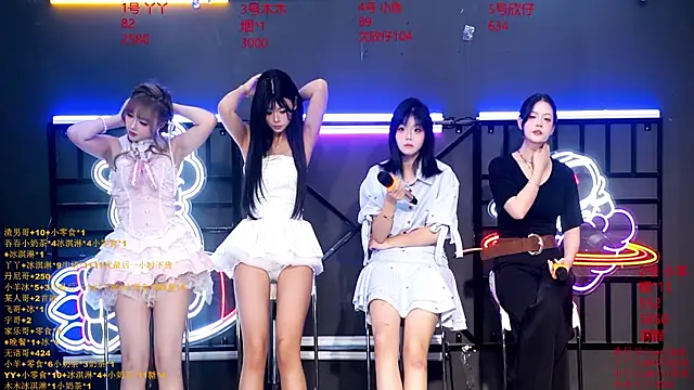 EYgirl222 online show from September 25, 2025, 8:18 am