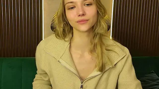 4example Chloe online show from March 21, 2026, 10:42 am