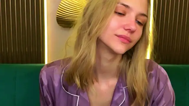 4example Chloe online show from June 7, 2026, 5:33 am