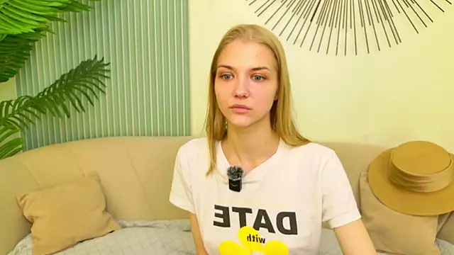 4example Chloe online show from June 10, 2026, 5:28 am