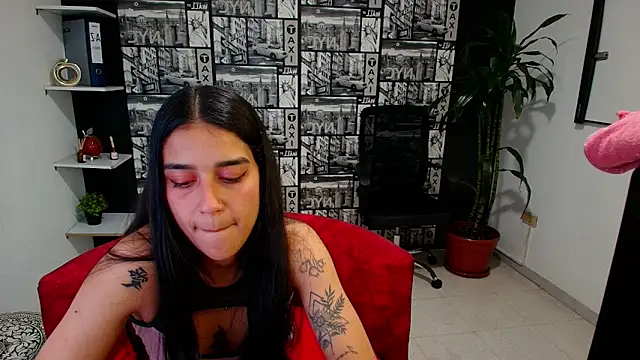 Snapshot of DanielaMonroe chatting on May 2, 2026, 12:26 am DanielaMonroe online show from May 2, 2026, 12:26 am