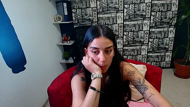 Snapshot of DanielaMonroe chatting on May 19, 2026, 9:54 pm DanielaMonroe online show from May 19, 2026, 9:54 pm