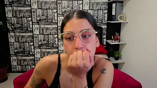 Snapshot of DanielaMonroe chatting on May 25, 2026, 8:59 pm DanielaMonroe online show from May 25, 2026, 8:59 pm