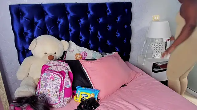 TANISHA HILL online show from November 6, 2025, 7:37 pm