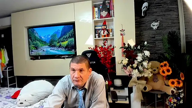 SpartacusDaddy48 online show from May 16, 2026, 1:13 am