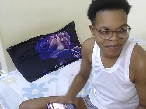 Miss-Hennessy online show from October 21, 2025, 8:20 pm