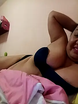 Snapshot of Caroomoom27 chatting on September 21, 2025, 7:43 am Caroomoom27 online show from September 21, 2025, 7:43 am