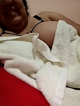 Snapshot of Caroomoom27 chatting on March 13, 2026, 6:31 am Caroomoom27 online show from March 13, 2026, 6:31 am