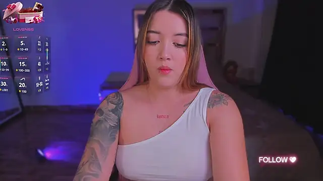 lunaarose online show from October 7, 2025, 4:20 am