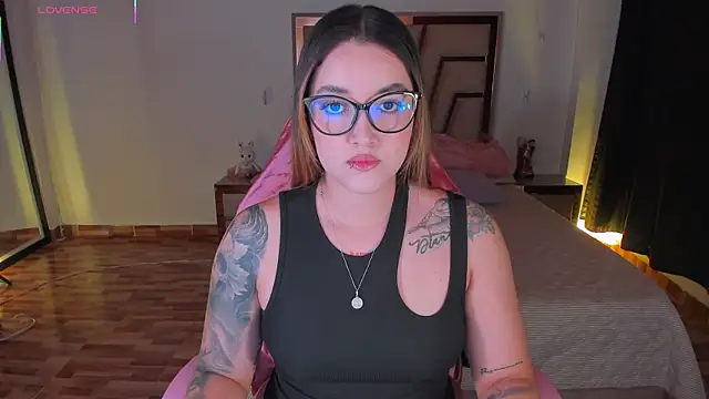 lunaarose online show from December 19, 2025, 2:29 am