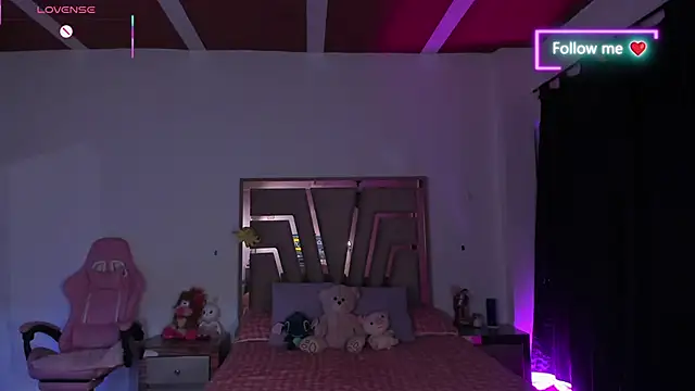 lunaarose online show from February 21, 2026, 3:51 am