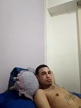 Amorrochyz online show from September 22, 2025, 1:46 pm