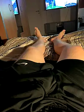 YoungDick004 online show from October 25, 2025, 12:45 pm