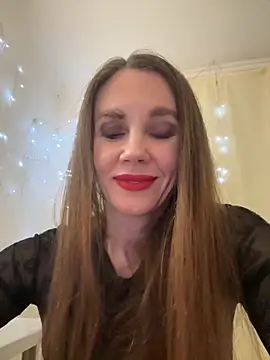 LucieMack online show from November 26, 2025, 6:31 pm