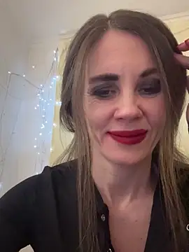 LucieMack online show from December 21, 2025, 9:00 pm