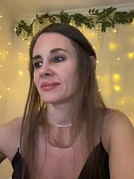 Snapshot of LucieMack chatting on April 18, 2026, 7:51 pm LucieMack online show from April 18, 2026, 7:51 pm