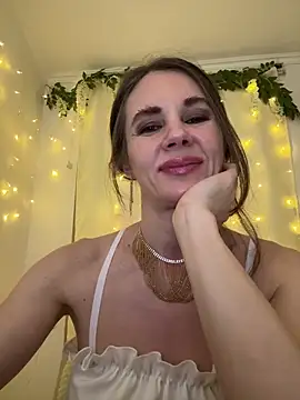 Snapshot of LucieMack chatting on April 20, 2026, 7:26 pm LucieMack online show from April 20, 2026, 7:26 pm