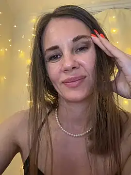 Snapshot of LucieMack chatting on May 13, 2026, 10:17 pm LucieMack online show from May 13, 2026, 10:17 pm