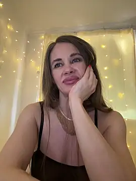Snapshot of LucieMack chatting on May 21, 2026, 10:33 am LucieMack online show from May 21, 2026, 10:33 am