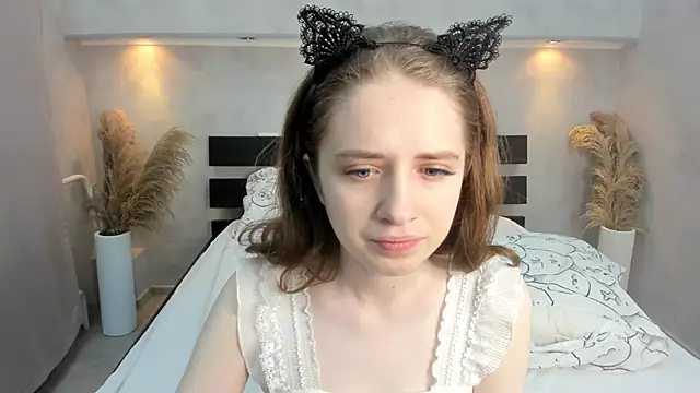 Camilla Kelly online show from October 16, 2025, 1:06 am