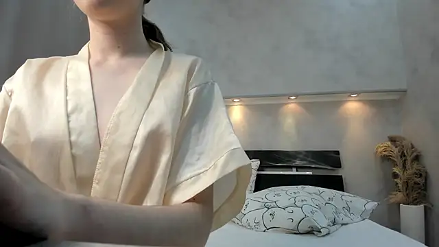 Camilla Kelly online show from November 3, 2025, 1:08 am