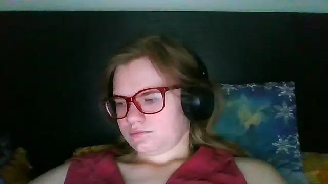 Moonolighta online show from October 9, 2025, 7:28 am