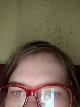 Moonolighta online show from October 18, 2025, 8:37 am