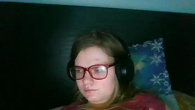 Moonolighta online show from October 31, 2025, 7:31 am