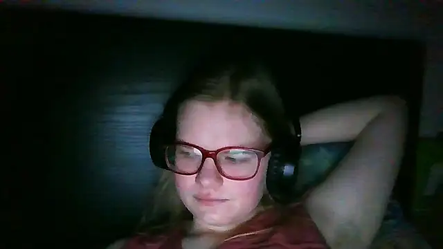 Moonolighta online show from January 6, 2026, 4:32 pm