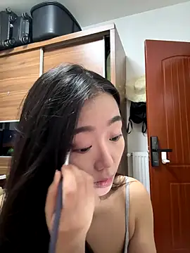 jiajia L online show from November 12, 2025, 2:17 pm