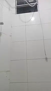 indiazinhabella27 online show from December 18, 2025, 11:11 pm