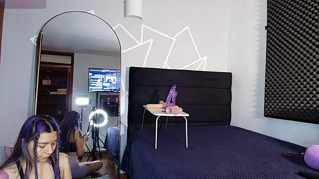 karlamoon23 online show from April 3, 2026, 8:18 pm