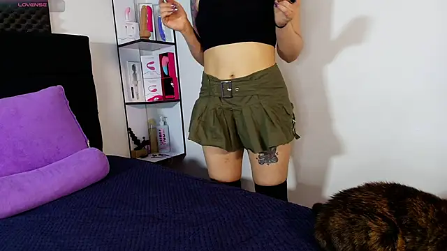 karlamoon23 online show from April 12, 2026, 8:58 pm