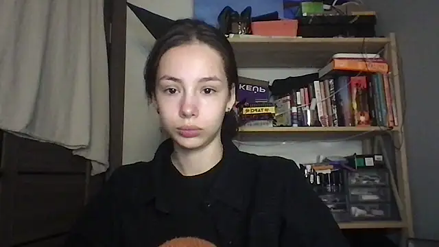 Yuna5343 online show from November 26, 2025, 9:05 pm