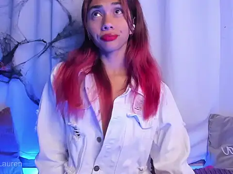 Snapshot of Laurenn_2 chatting on October 25, 2025, 4:20 am Laurenn 2 online show from October 25, 2025, 4:20 am