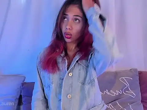 Snapshot of Laurenn_2 chatting on November 4, 2025, 4:06 pm Laurenn 2 online show from November 4, 2025, 4:06 pm