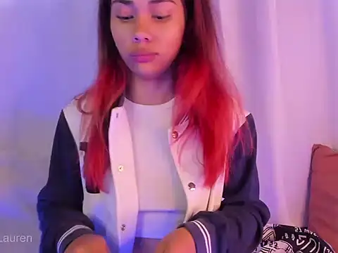 Snapshot of Laurenn_2 chatting on November 15, 2025, 5:20 pm Laurenn 2 online show from November 15, 2025, 5:20 pm