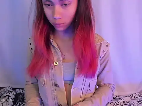 Snapshot of Laurenn_2 chatting on November 17, 2025, 3:23 am Laurenn 2 online show from November 17, 2025, 3:23 am