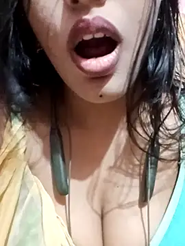 kaviyaponnu0987 online show from October 10, 2025, 7:57 pm